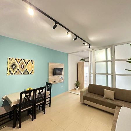 Vlorë Trea Accomodations - On Private Beach With Sunbed & Umbrella מראה חיצוני תמונה