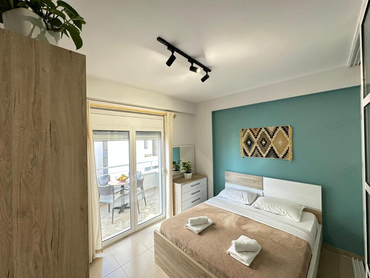 Vlorë Trea Accomodations - On Private Beach With Sunbed & Umbrella מראה חיצוני תמונה