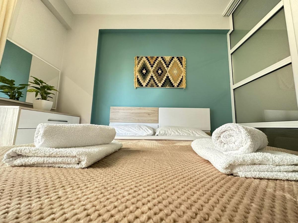 Vlorë Trea Accomodations - On Private Beach With Sunbed & Umbrella מראה חיצוני תמונה