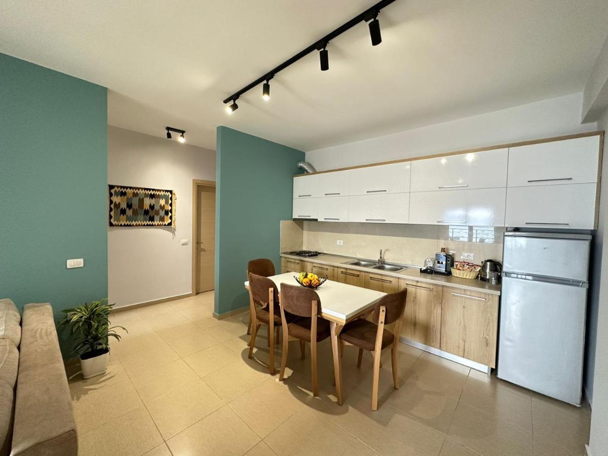 Vlorë Trea Accomodations - On Private Beach With Sunbed & Umbrella מראה חיצוני תמונה