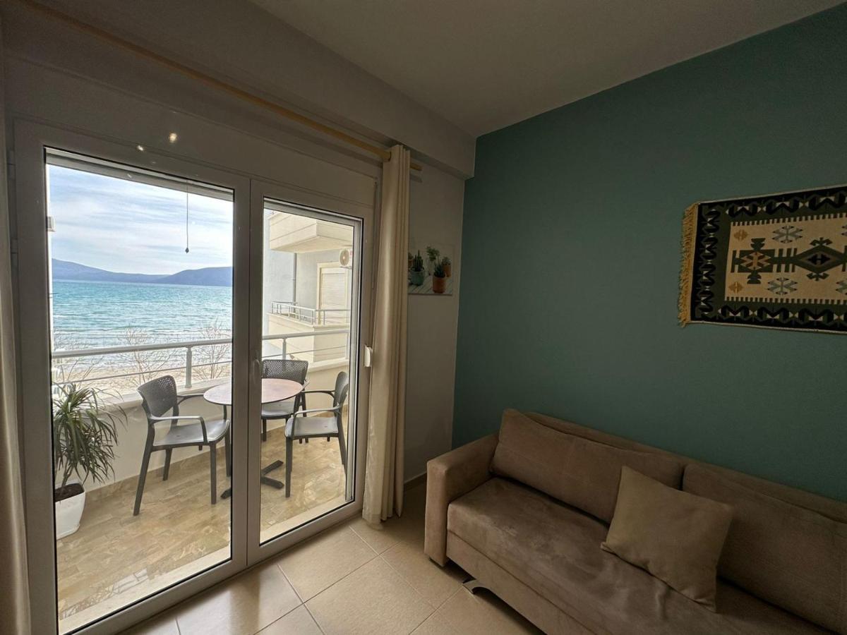 Vlorë Trea Accomodations - On Private Beach With Sunbed & Umbrella מראה חיצוני תמונה