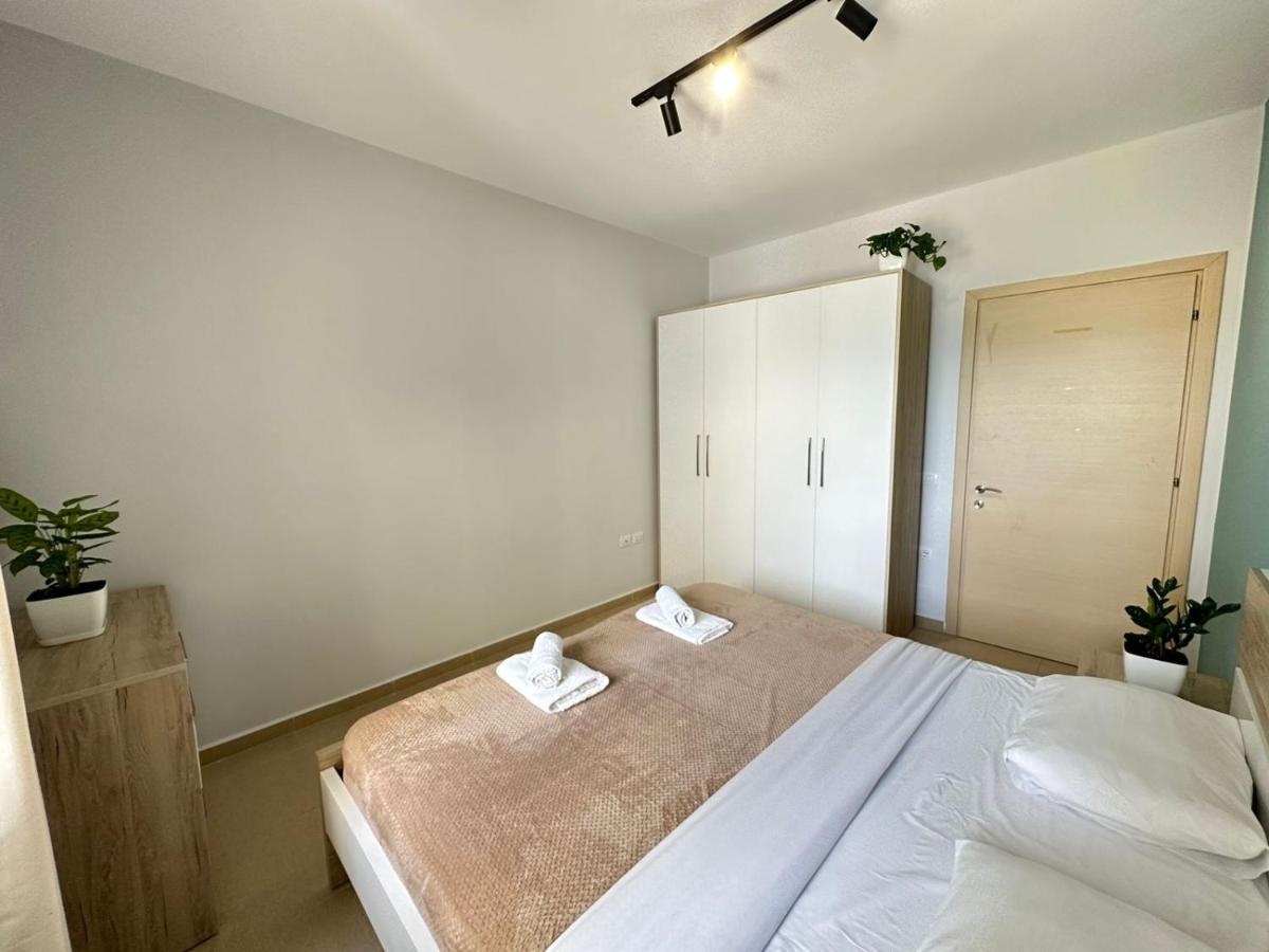 Vlorë Trea Accomodations - On Private Beach With Sunbed & Umbrella מראה חיצוני תמונה